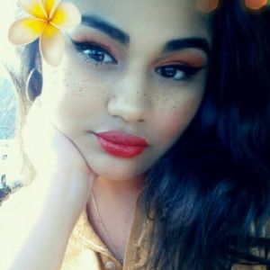 Meet your Posher, Julissa